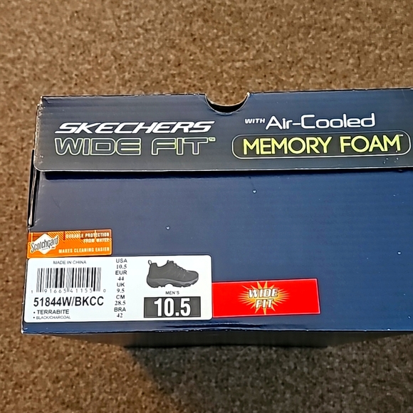 Men's Sneakers - Picture 13 of 16